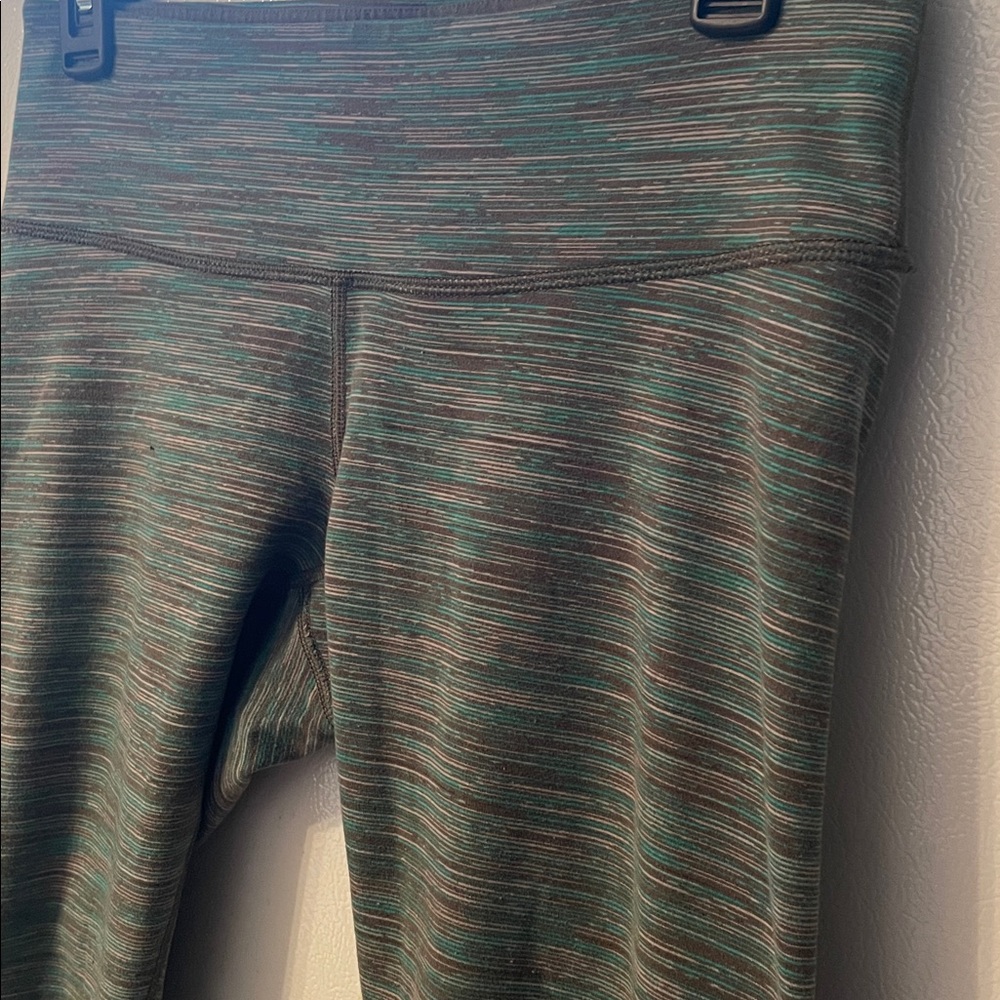 Lululemon Size 8 Women’s 21” Inseam Crop Green Turquoise Gray White Legging - Picture 2 of 9